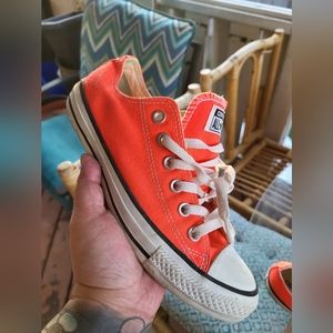 Orange fluorescent low converse